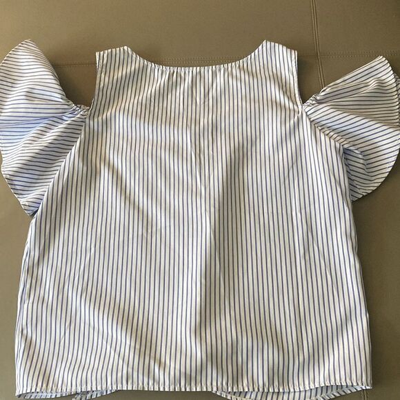 Cold Shoulder Womans’ Striped Blouse with Button front and Tie at Waist. Size L. - Picture 5 of 8